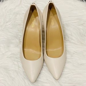 EUC Ivory Michael Kors Flex Point Toe Heels